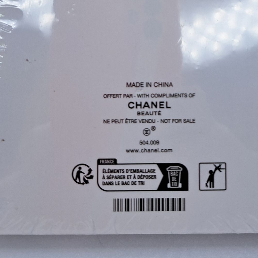 'CHANEL' DOÙBLE LOCK & KEY BOXED GIFT SET w 'CHANEL' GIFT BAG BLACK CAMILĹA ÌÌ - Picture 3 of 16